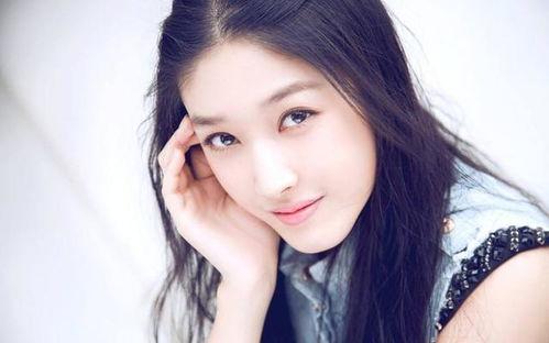 王双家庭背景,出身名门，传承家族荣耀的传奇人生